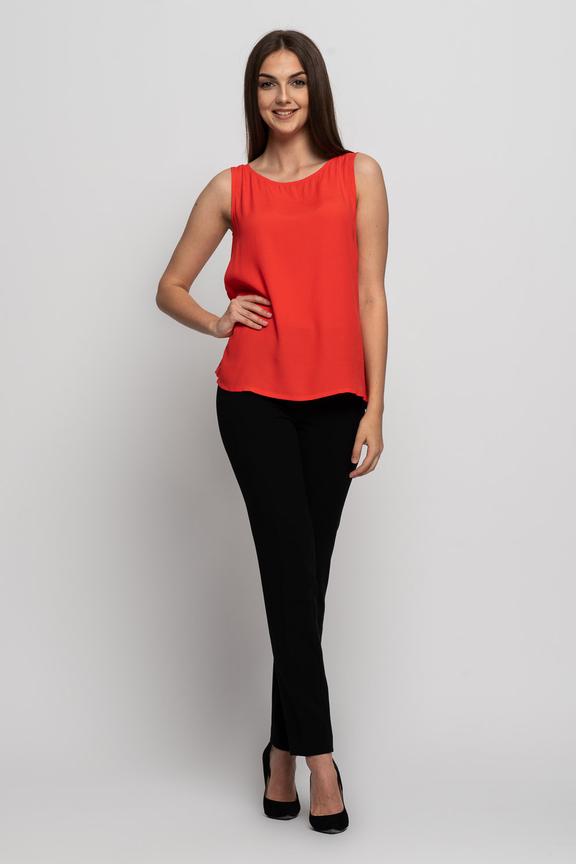 Luźny czerwony top z zapięciem z tyłu na guzik