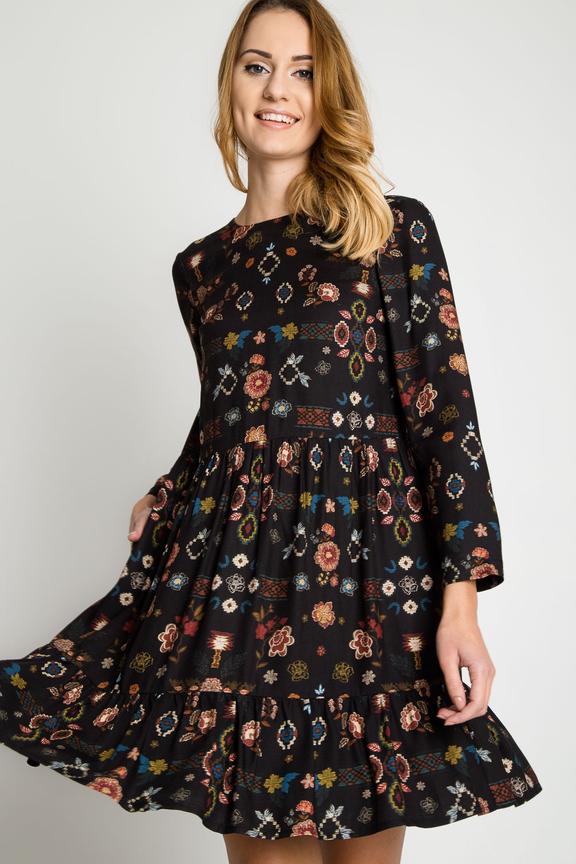 Wiskozowa sukienka z długimi rękawami