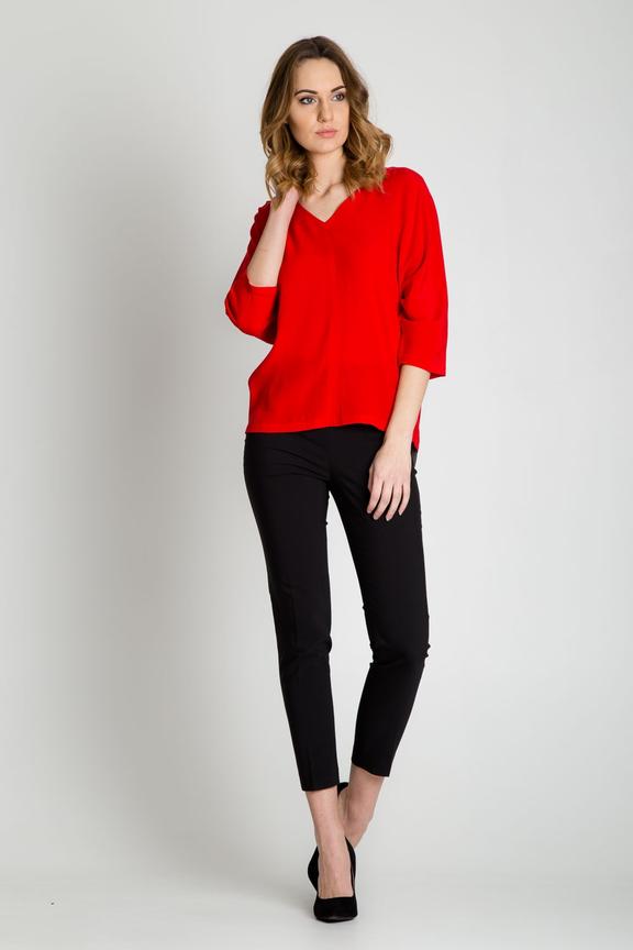 Czerwona bluzka z dekoltem w literkę V