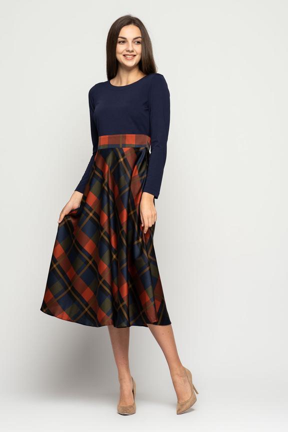 Rozkloszowana sukienka z długim rękawem