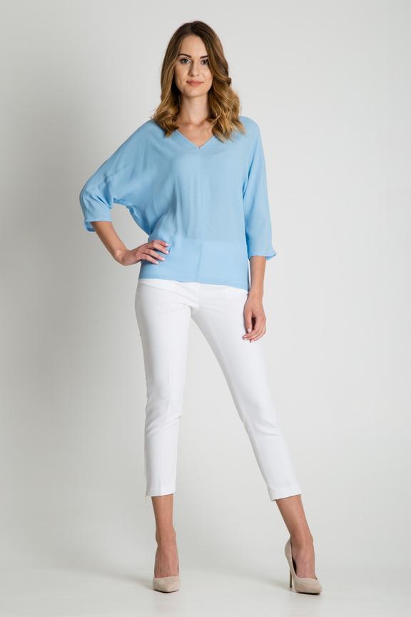 Błękitna bluzka typu nietoperz