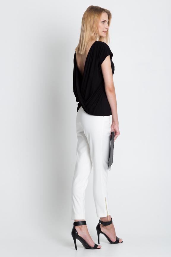 Bluzka z okrągłym dekoltem i wycięciem na plecach