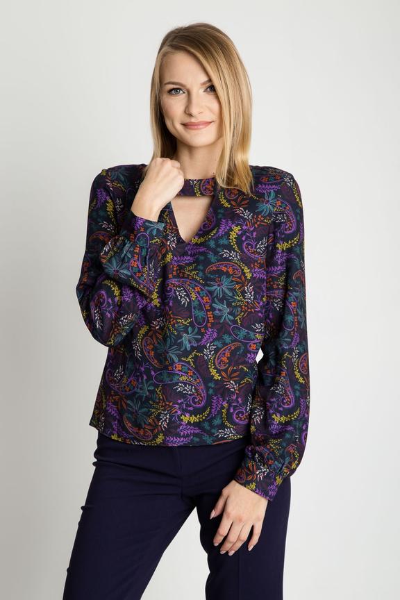 Bluzka z szerokimi rękawami zakończonymi mankietami