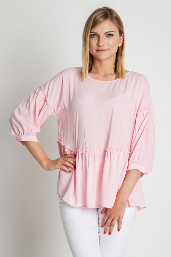 Jasnoróżowa bluzka z falbaną