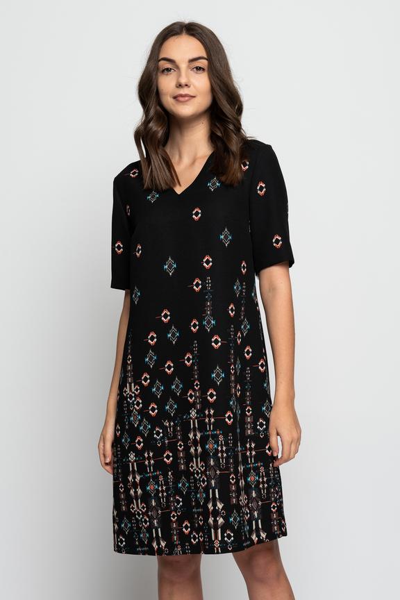 Trapezowa sukienka we wzory z dekoltem w serek