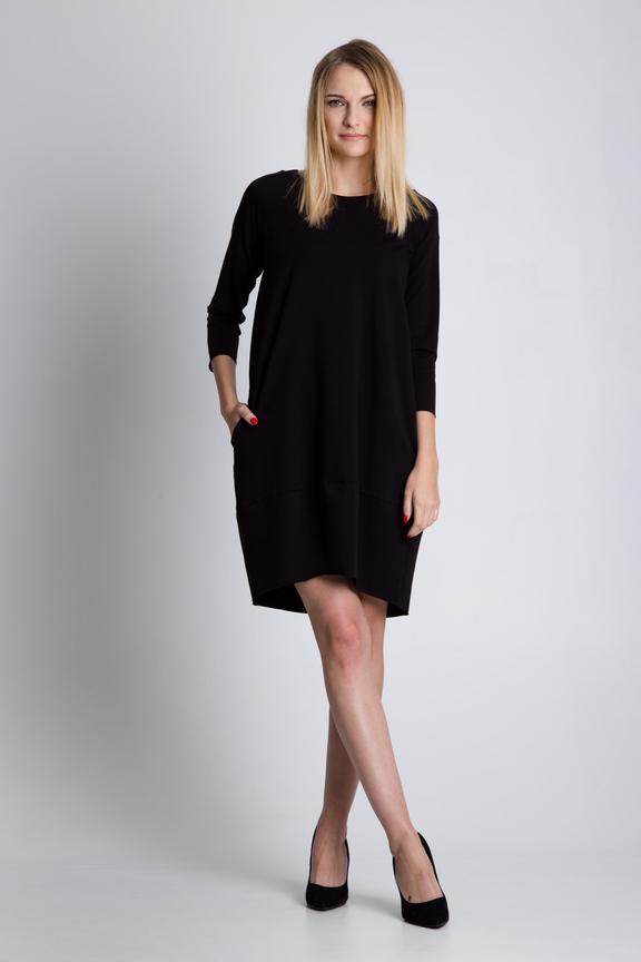 Czarna sukienka z długim rękawem