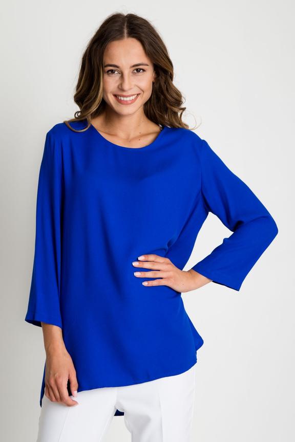 Niebieska bluzka z rękawem 3/4 oraz kieszeniami