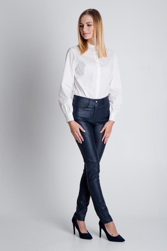 Dopasowane granatowe spodnie