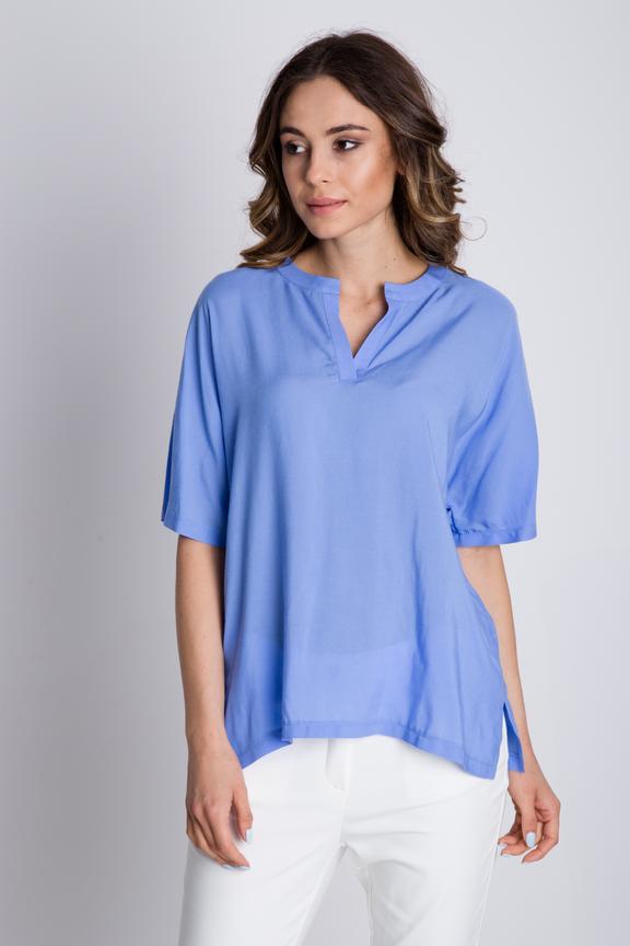 Bluzka typu nietoperz w kolorze niebieskim