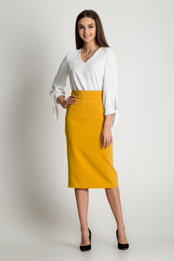 Ołówkowa spódnica z rozporkiem z tyłu w kolorze musztardowym