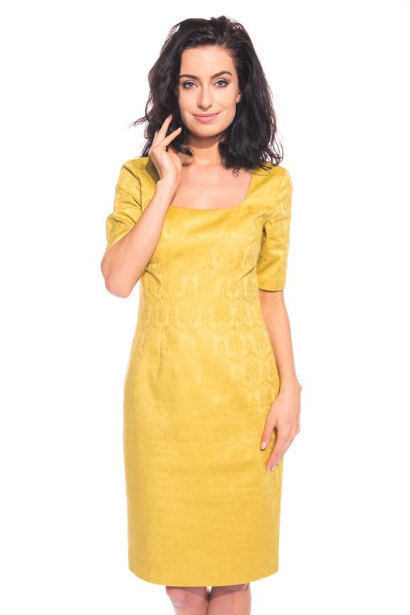 Żółta sukienka we wzory