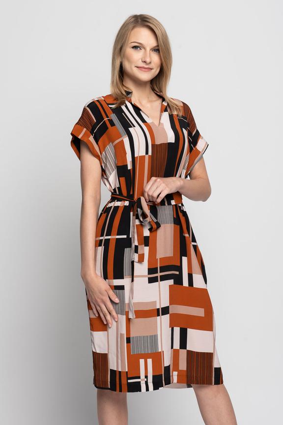 Sukienka z szarfą do wiązania i krótkim rękawem