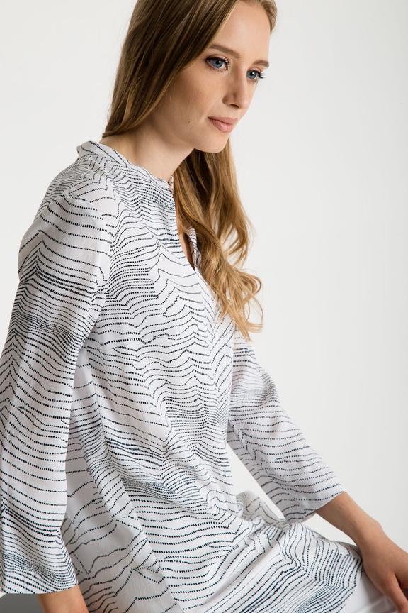 Biała tunika w czarne wzory