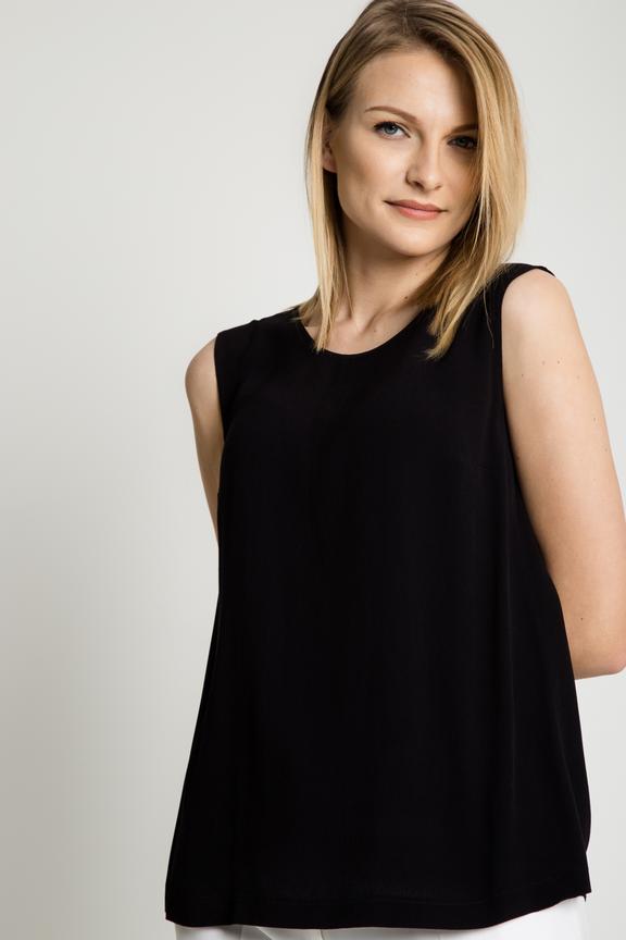 Czarny top na szerokich ramiączkach