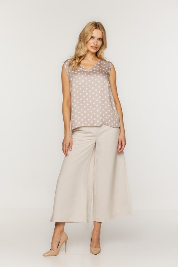 Beżowe kuloty z bocznymi rozcięciami