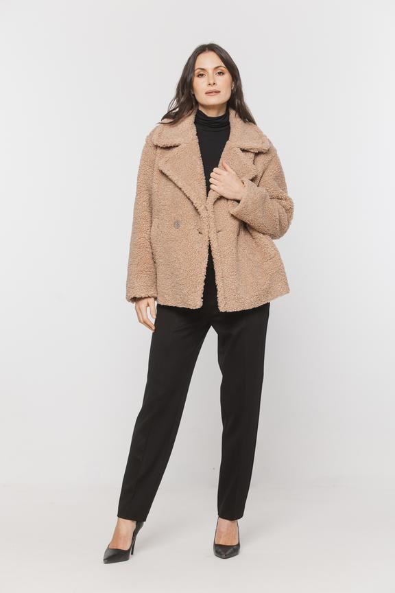 Beżowy modny płaszczyk damski typu miś