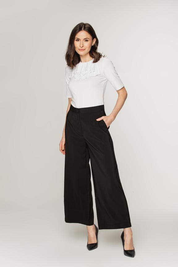 Biała bluzka z żabotem