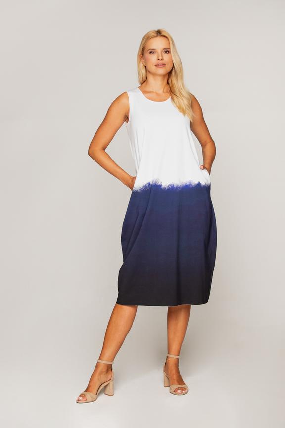 Biało-granatowa sukienka z surowym wykończeniem