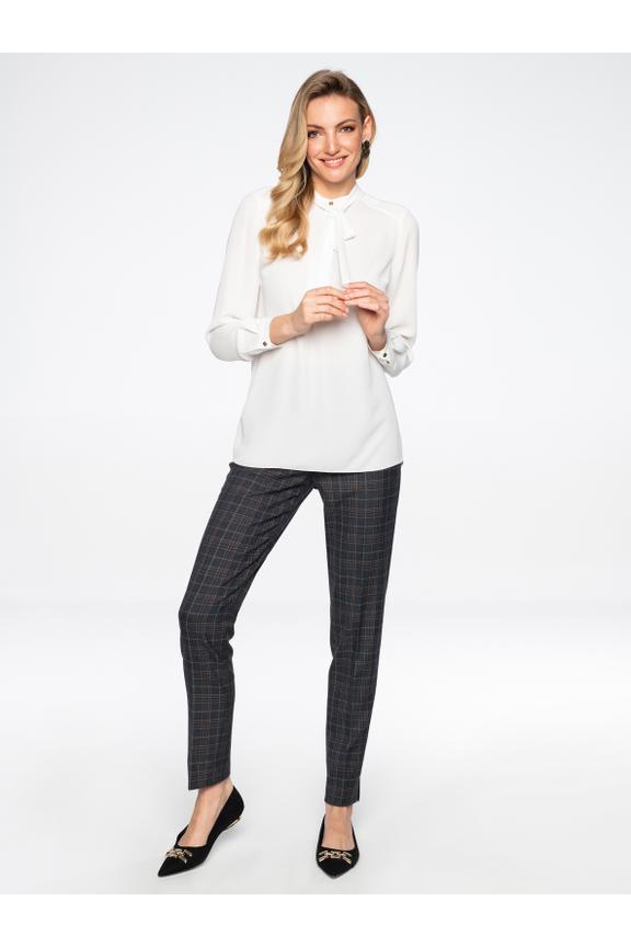 Szykowna biała bluzka z wiązaniem