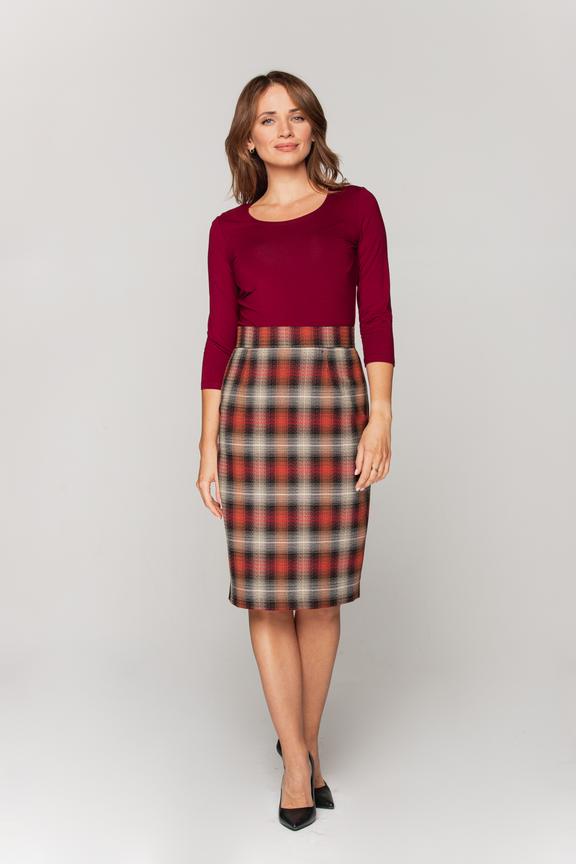 Bordowa bluzka z klasycznym dekoltem