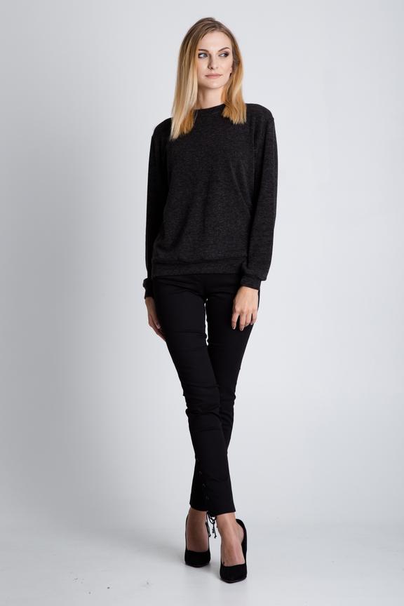 Sweterkowa czarna bluzka z wiązaniem na plecach