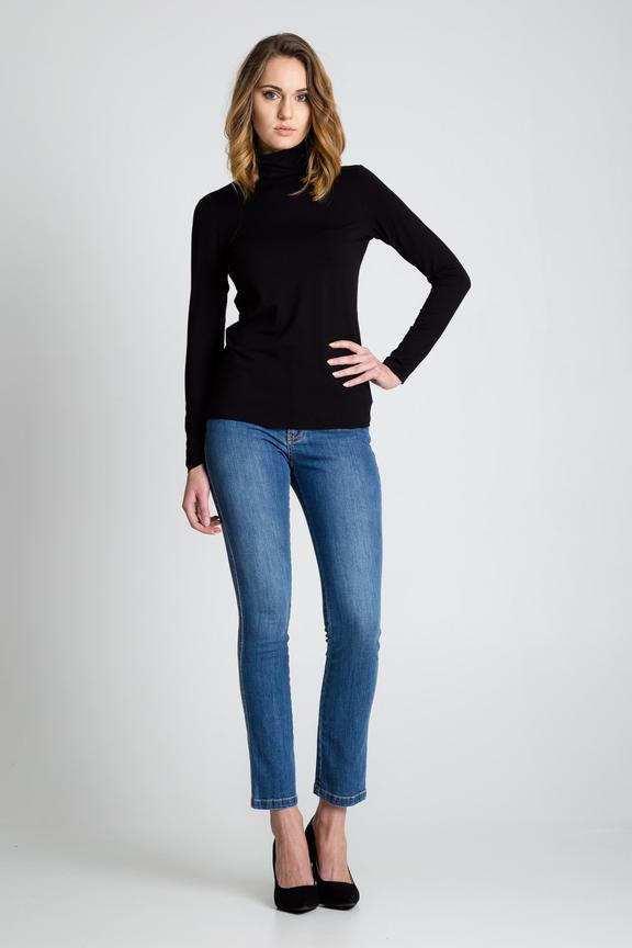 Czarny golf z wiskozy