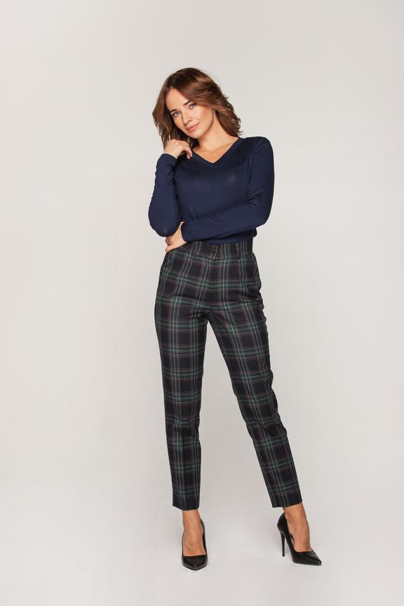 Dzianinowa  bluzka z dekoltem w serek