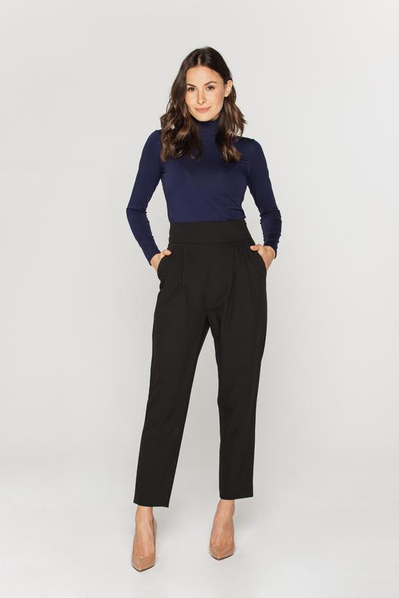 Dzianinowy półgolf z suwakiem z tyłu