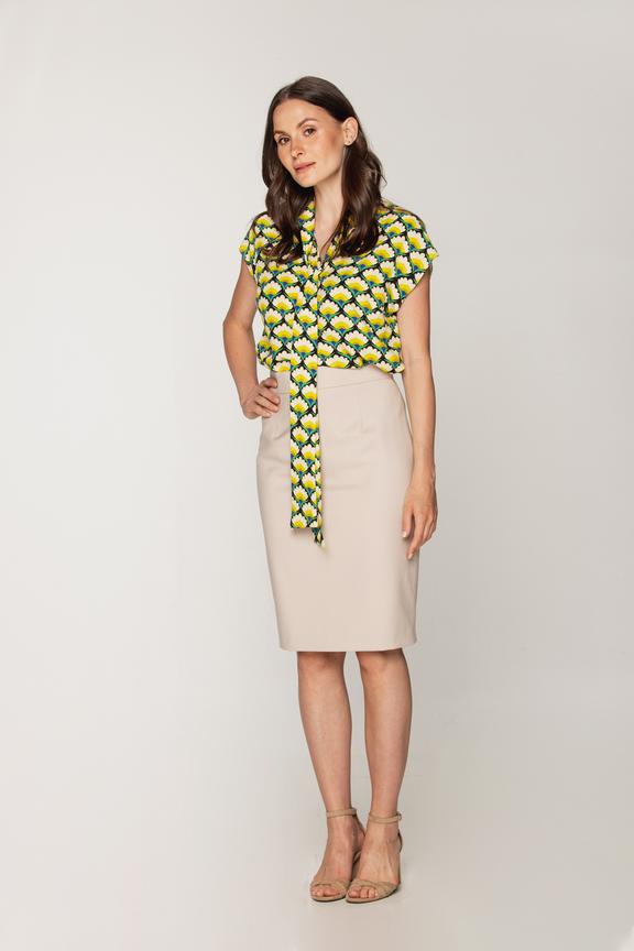 Bluzka wiązana przy dekolcie