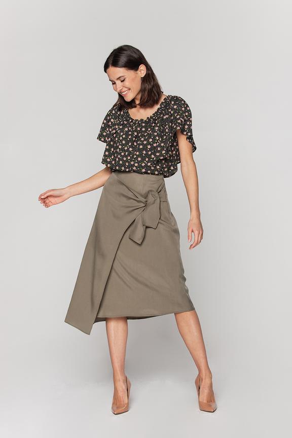 Kwiecista bluzka z falbanką