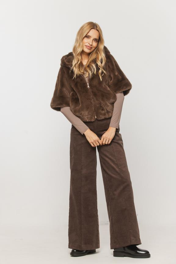 Brązowe miękkie futerko do pasa z rękawem 3/4