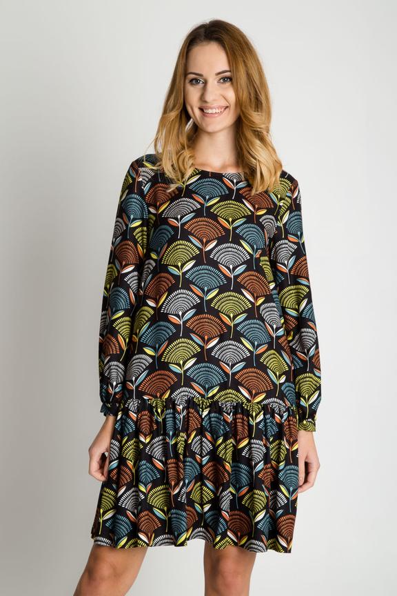 Sukienka z luźnymi rękawami i falbaną u dołu