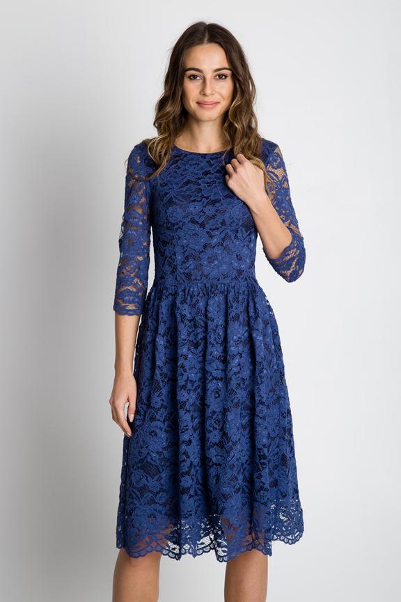 Rozkloszowana sukienka w koronkę