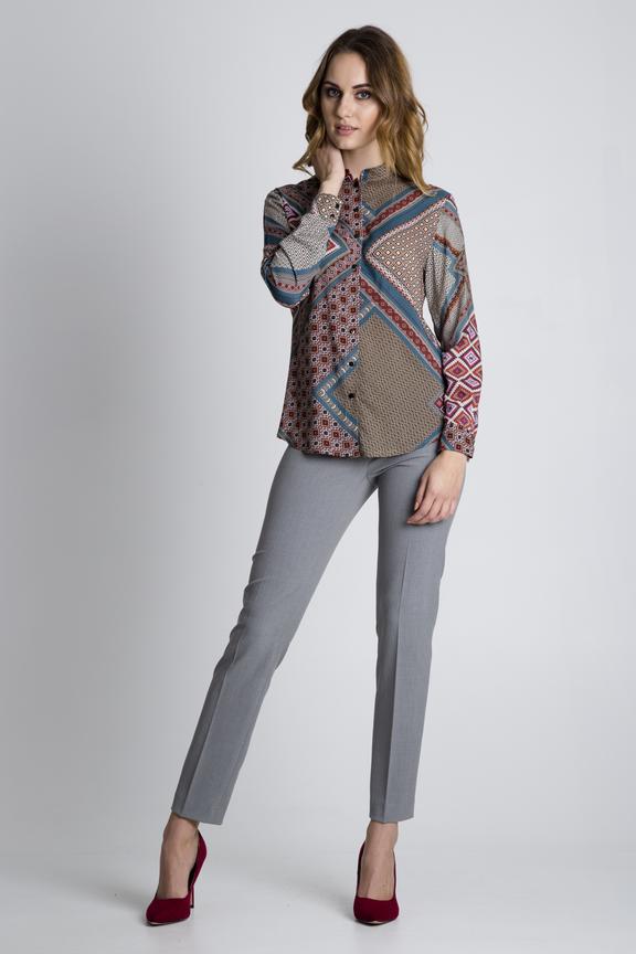 Luźna koszula z długim rękawem zapinana na guziki