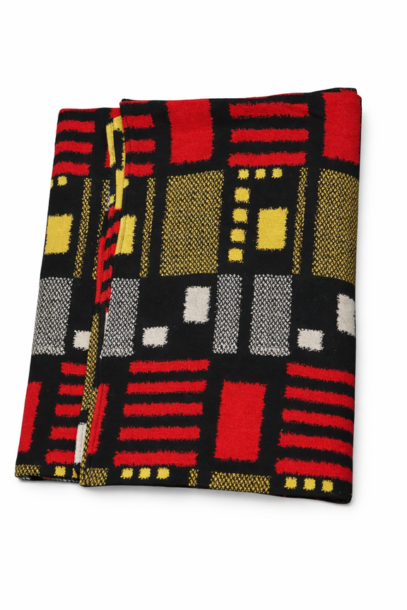 Wełniana wielofunkcyjna narzuta w kontrastowy wzór