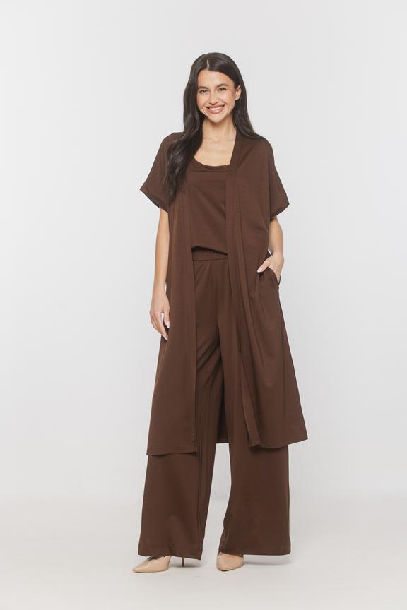 Codzienna wygodna narzutka z brązowej dzianiny