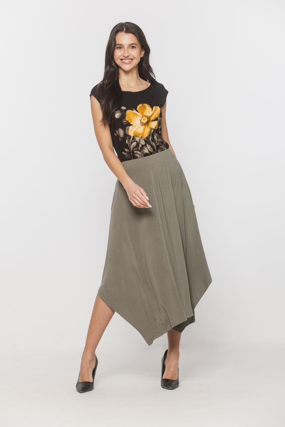 Czarna dzianinowa bluzka z kwiatowym nadrukiem