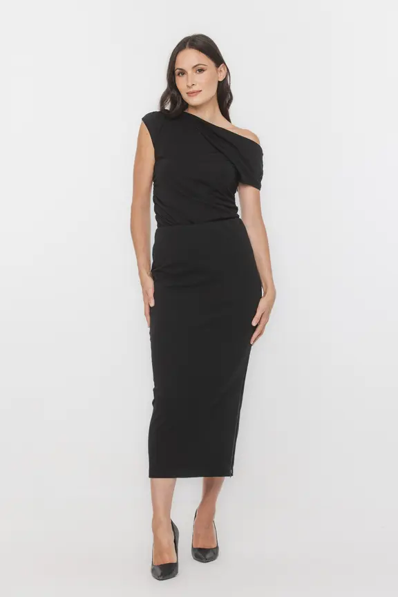 Czarna dzianinowa bluzka z marszczeniem i dekoltem woda