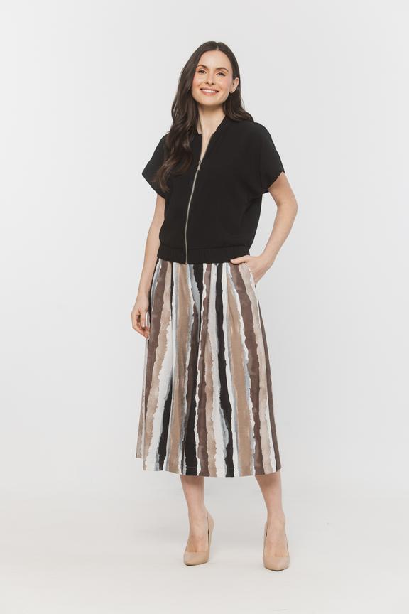 Czarna kamizelka o kroju bomberki