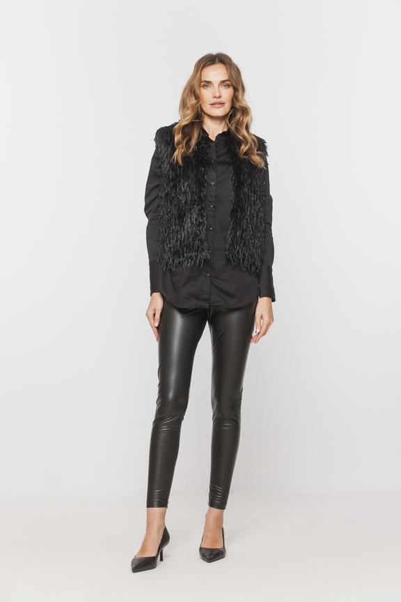 Czarna krótka kamizelka z tkaniny z długim włosem