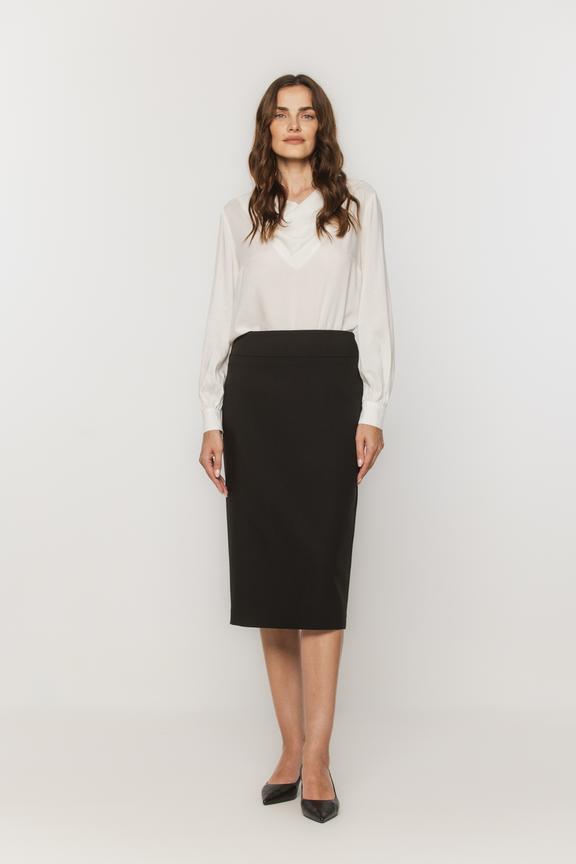 Czarna spódnica ołówkowa za kolano w klasycznym stylu