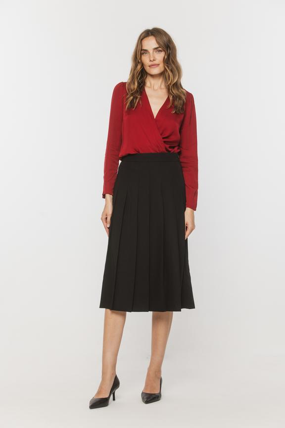 Czarna spódnica z zakładkami i podszewką