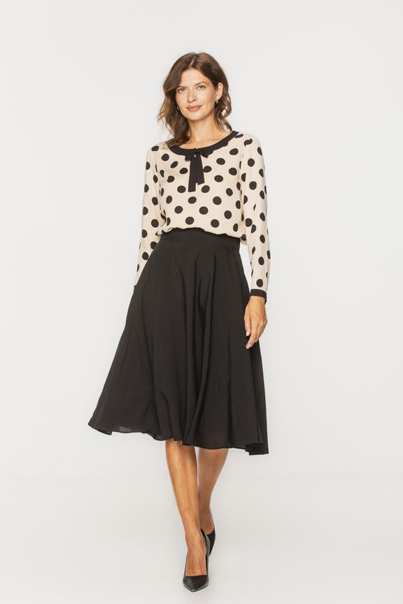 Czarna spódnica ze zwiewnej kreszowanej tkaniny
