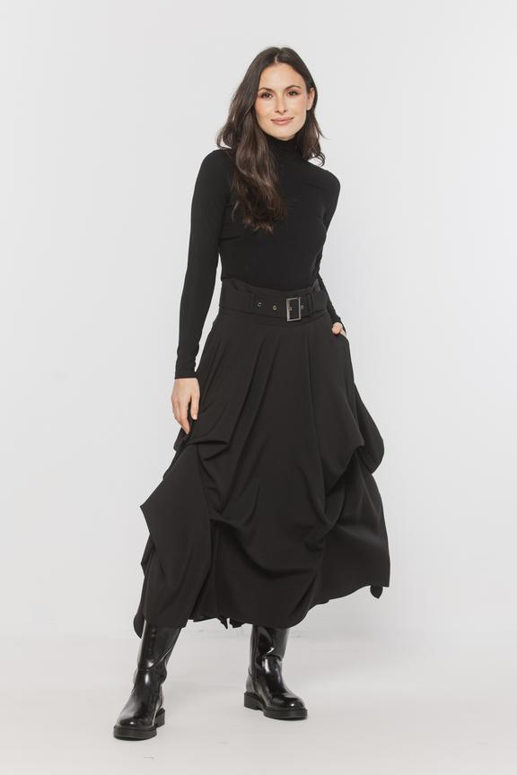 Czarna szykowna spódnica z efektownymi podpięciami