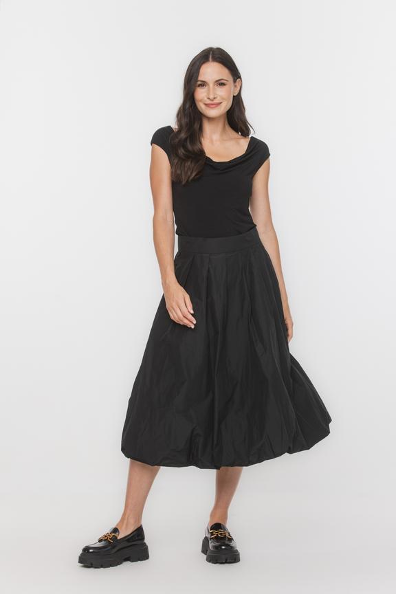 Czarna taftowa spódnica bombka z zakładami i kieszeniami