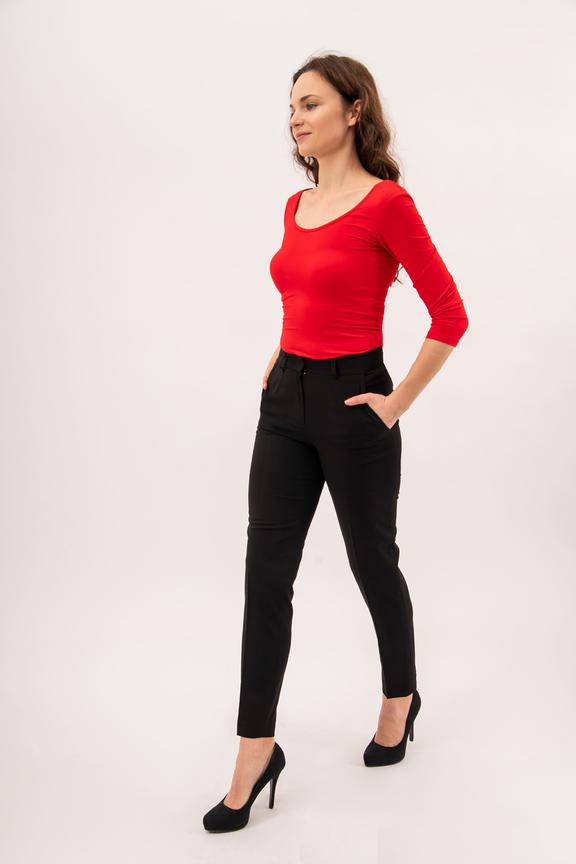 Czarne spodnie w kant