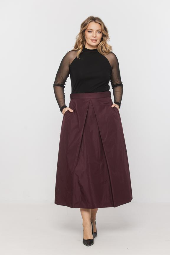 Czarny dopasowany półgolf z siateczkowymi rękawami