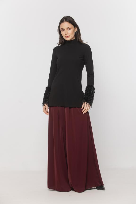 Czarny dzianinowy półgolf z futerkiem przy rękawach