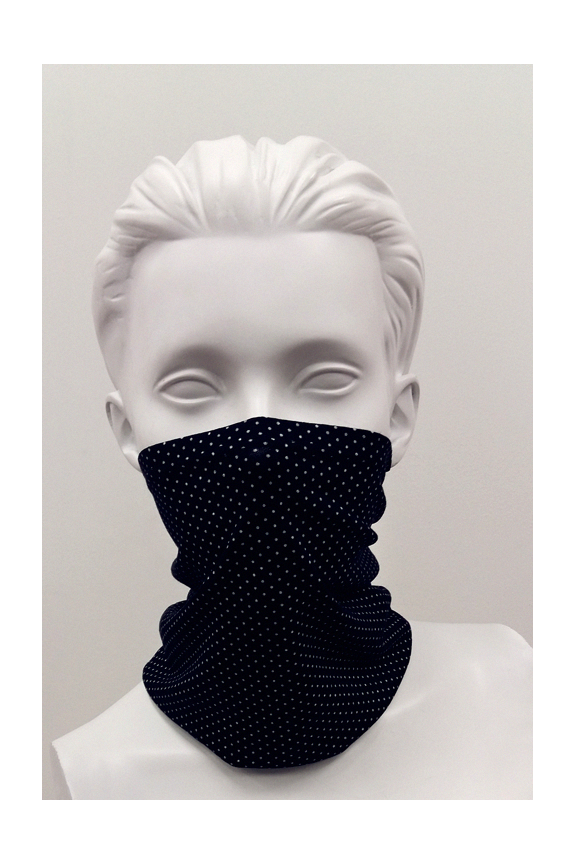 Czarny komin w białe kropki