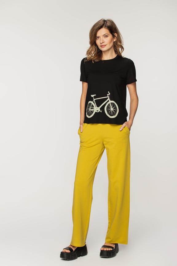 Czarny t-shirt z krótkim rękawem